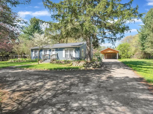 4953 Clintonville Rd, Clarkston, MI 48346