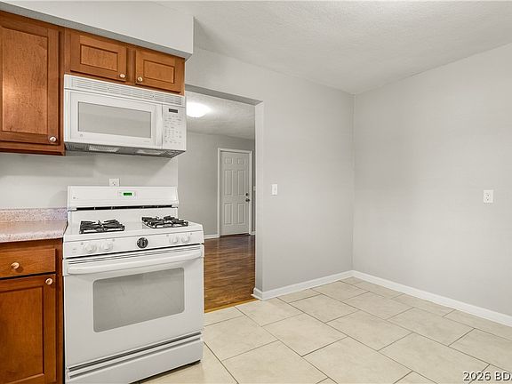 5th image of 70 Camden Ave