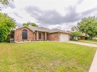 2304 Cromwell Dr, Arlington, TX 76018