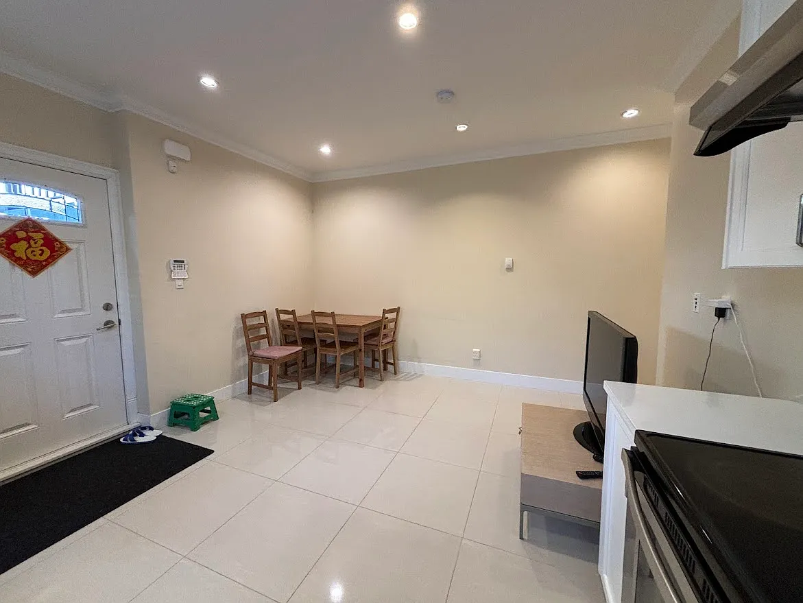 2 bed, 900 sqft, $2,000 — Photo 4