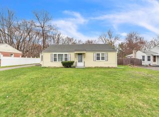 11 Nelson Dr, Bloomfield, CT 06002
