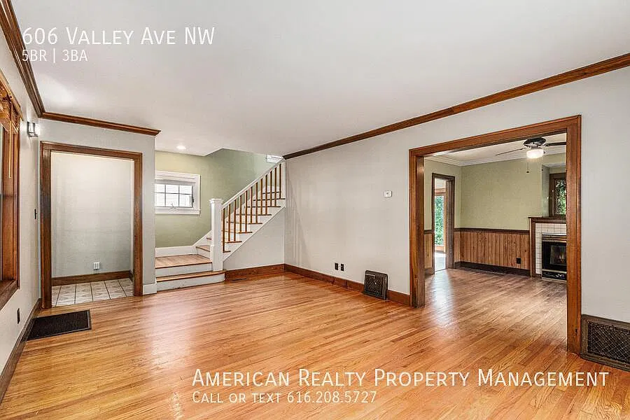 5 bed, 2.5 bath, 1454 sqft, $3,000 — Photo 3