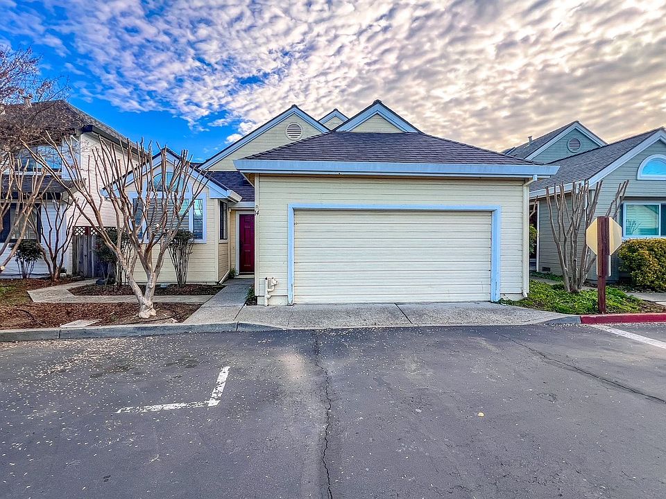 1st image of 14 Valley West Cir