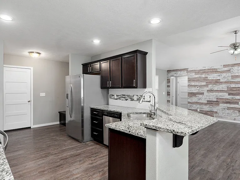 678 E Simpson St — Photo 10