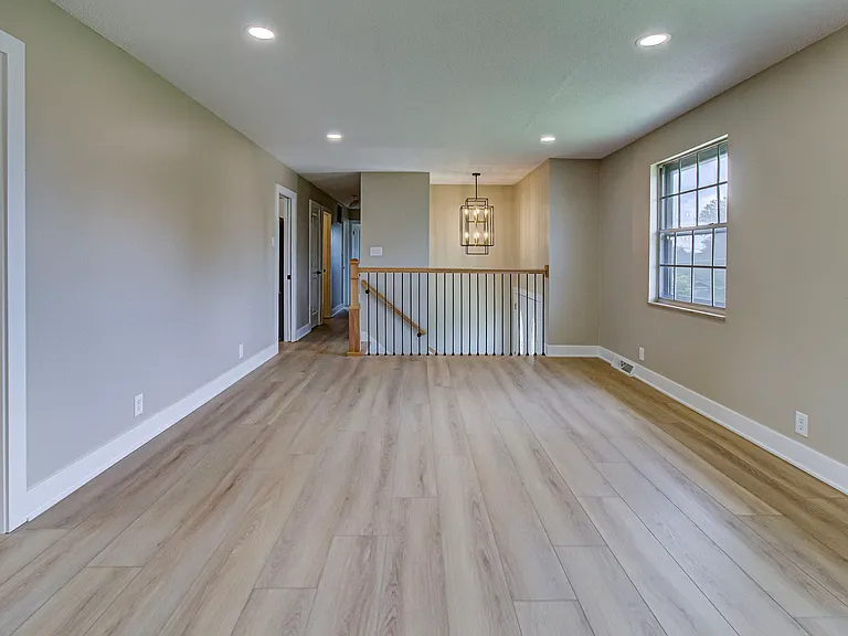 9521 Mobile Dr — Photo 15