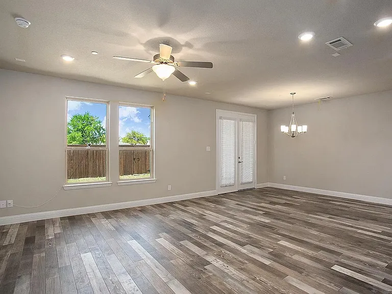 5529 Liberty Dr — Photo 5
