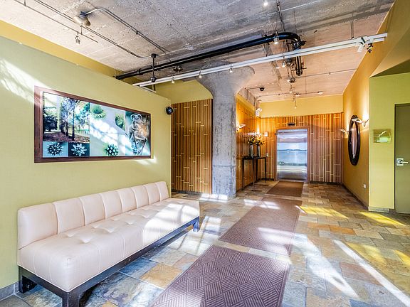 4th image of 1150 W 15th St Unit 201