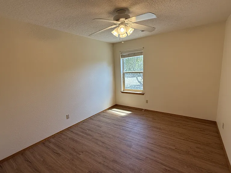 1 Autumnwood Ct — Photo 16