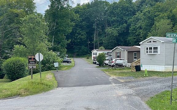 2nd image of 474 Donruth Ln