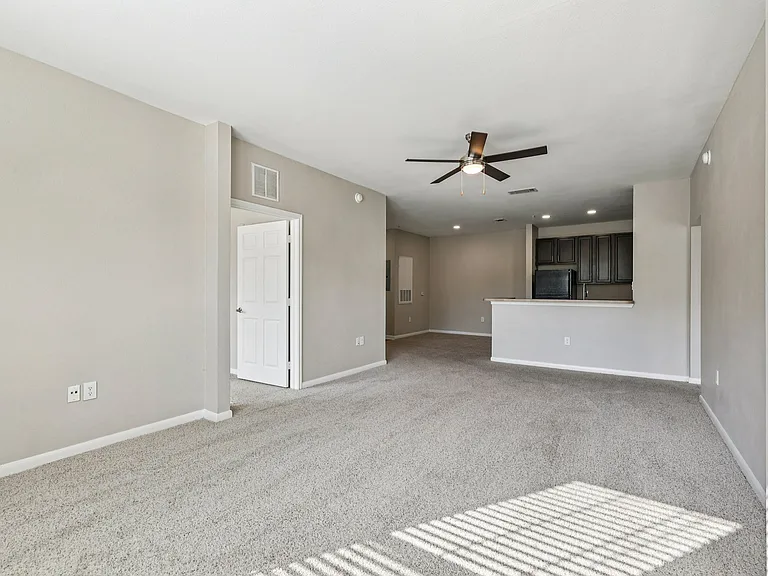 Las Brisas Apartments — Photo 154