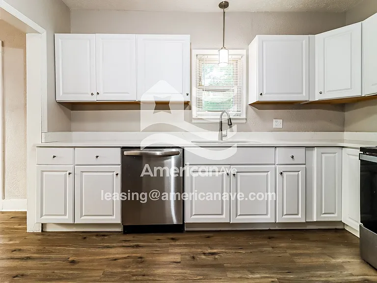 1354497_007_kitchen_6.jpg