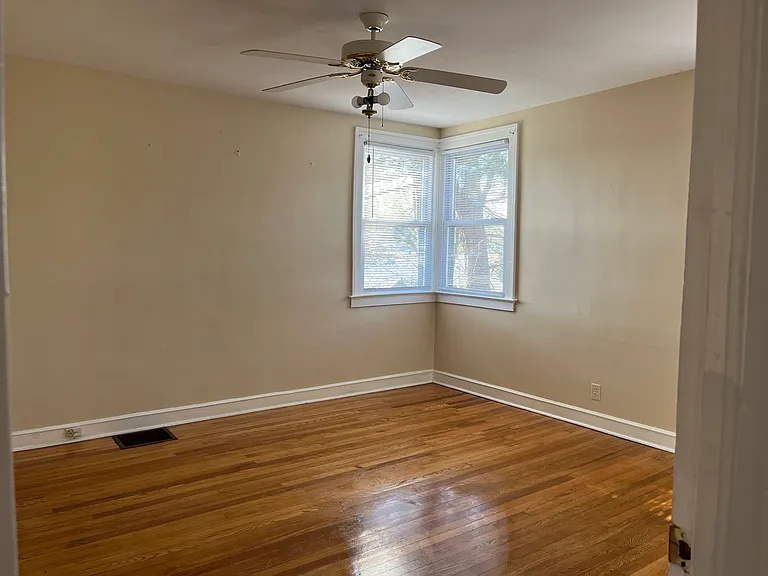 1000 Locust St — Photo 13