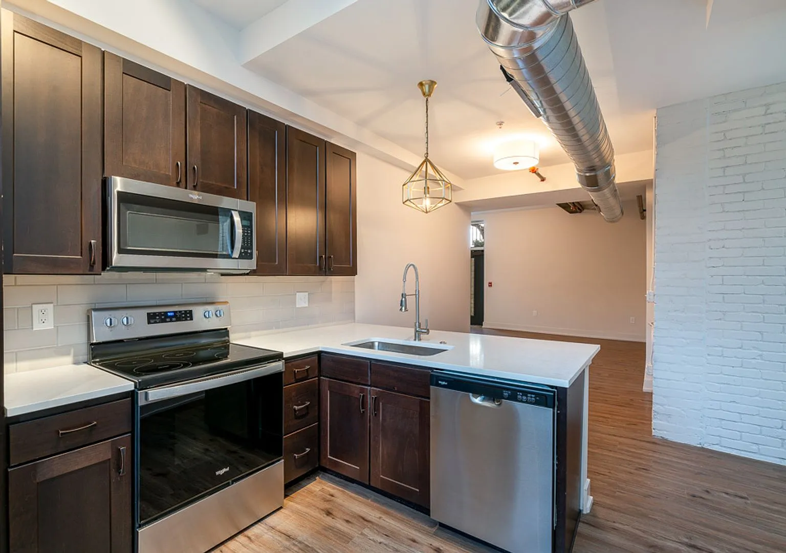 875 Michigan Ave — Photo 4