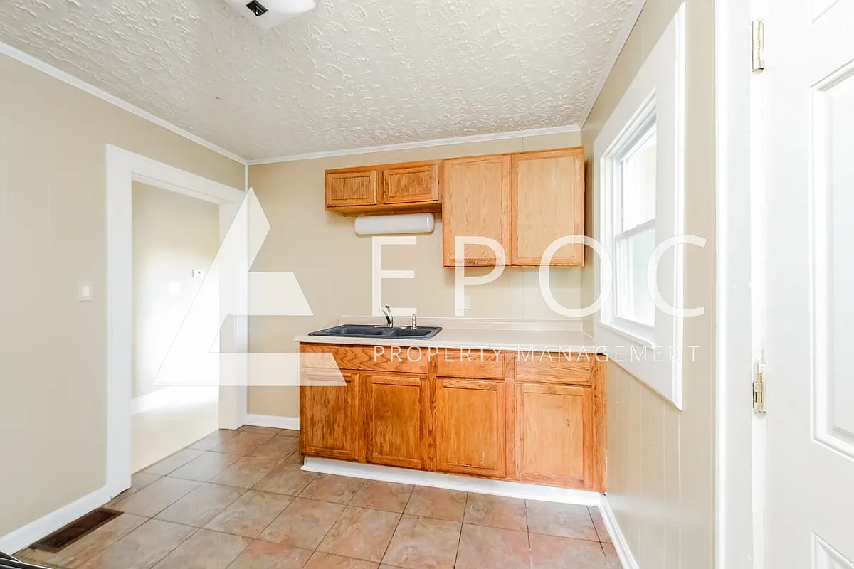 1804 Shady Mt Ave NE — Photo 4