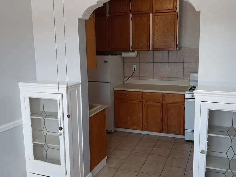 Lakeland Apartments — Photo 10