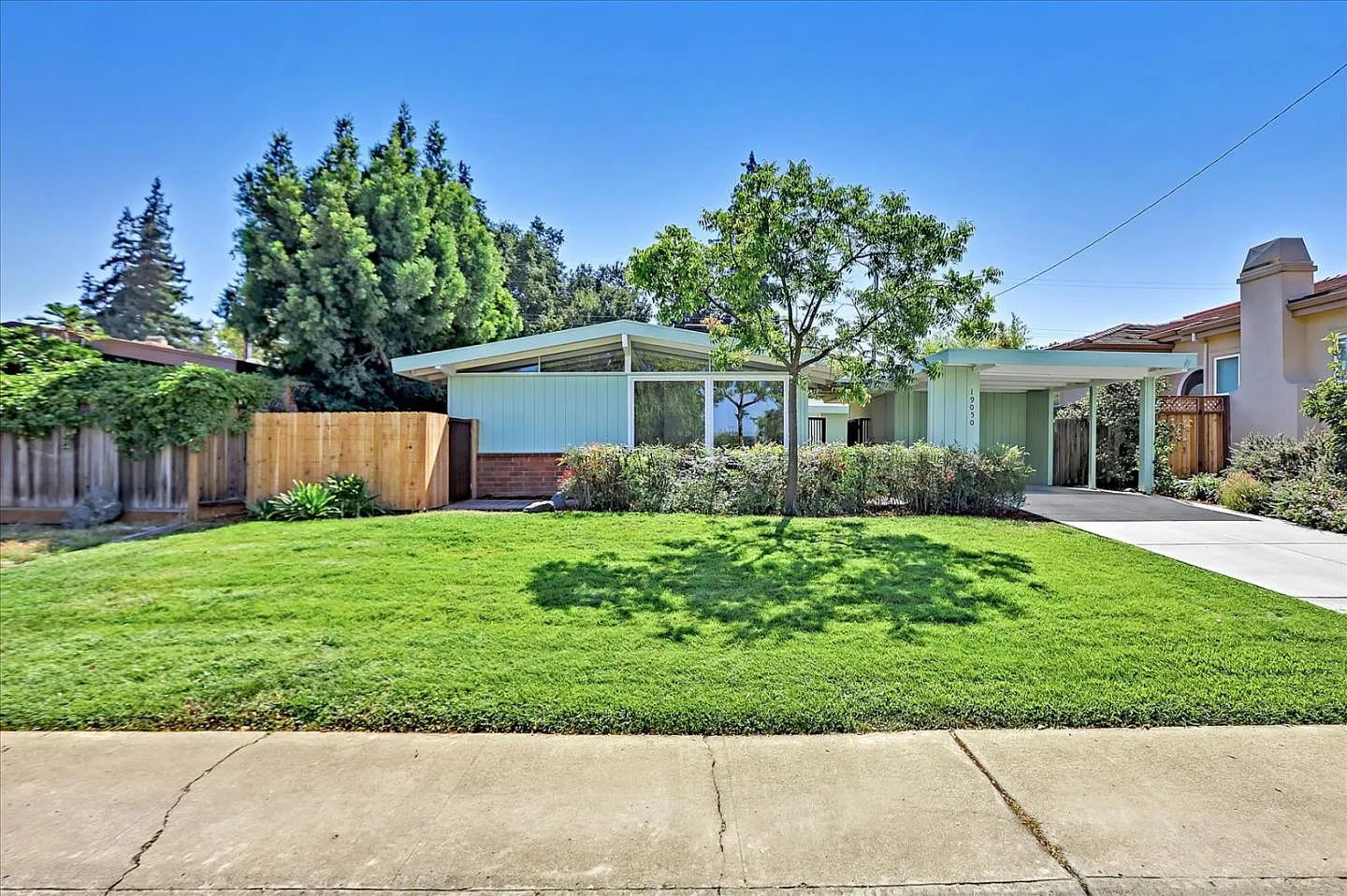 19050 Meiggs Ln photo 1