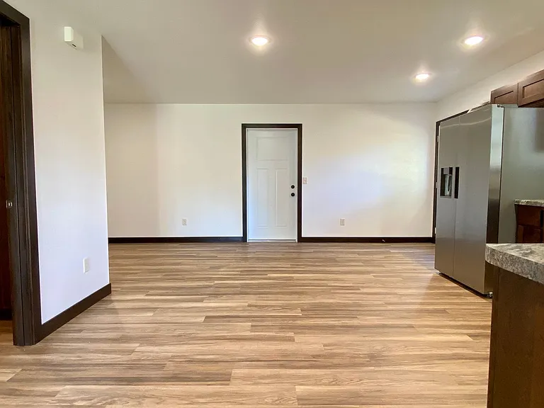 1007 University Ave — Photo 4
