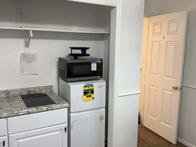 521 W Hoyt St #8 — Photo 3