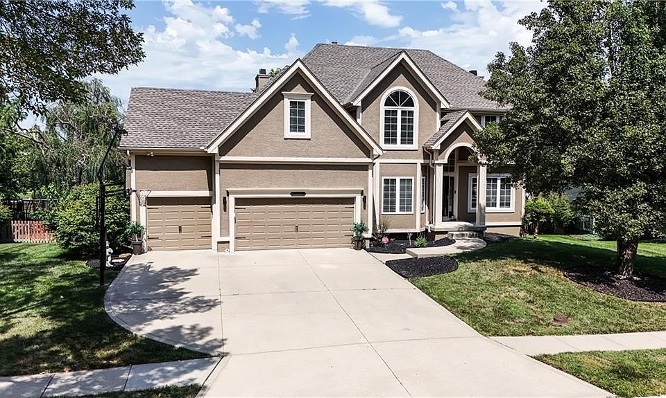 1st image of 2516 SW Wintercreek Dr