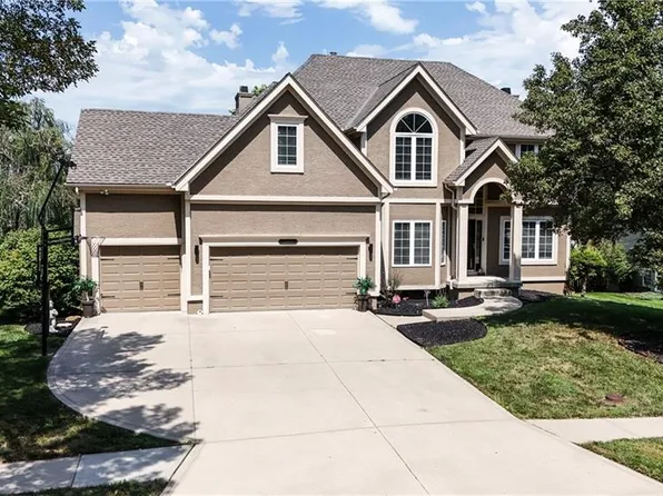 2516 SW Wintercreek Dr, Lees Summit, MO 64081