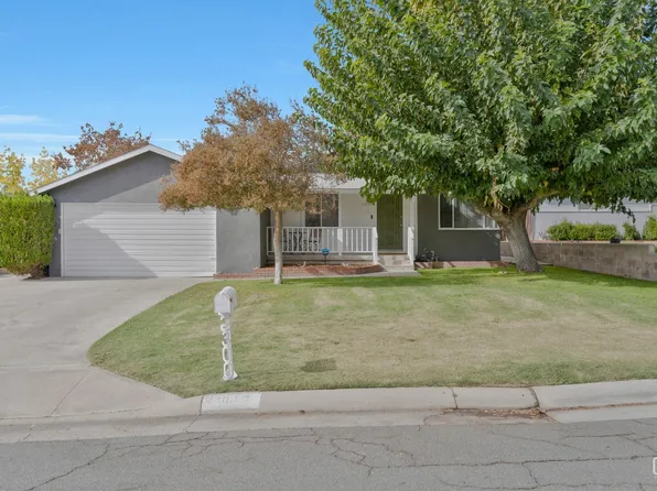 2300 Greenwood Dr, Bakersfield, CA 93306