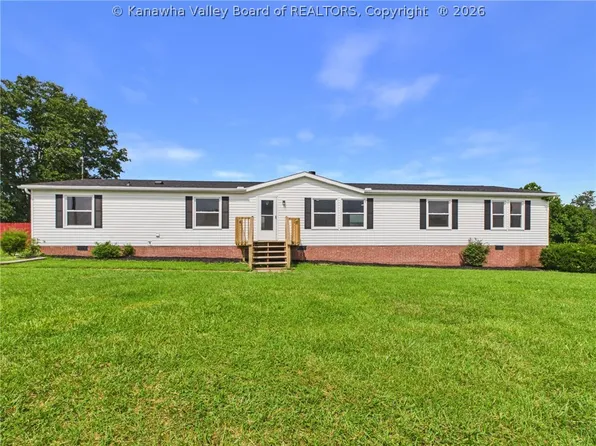 262 Highland Dr, Milton, WV 25541