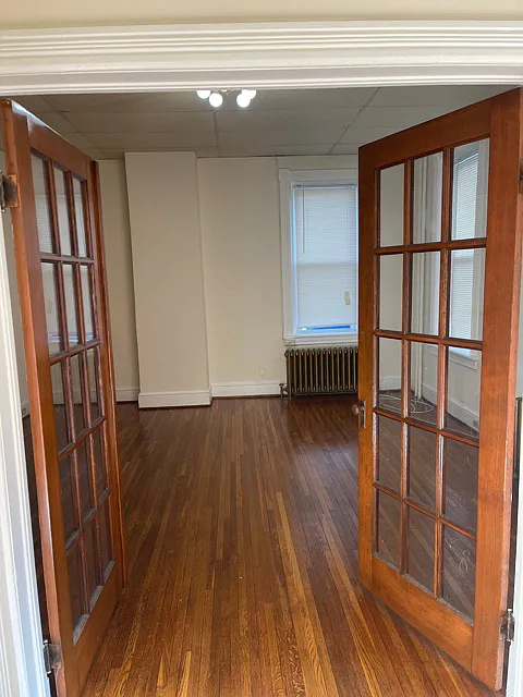 429-431 N Locust St - 431 — Photo 2