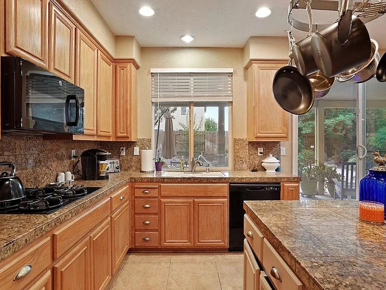 549 Glenbriar Cir — Photo 8