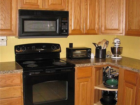 4th image of 42 Grisham Dr