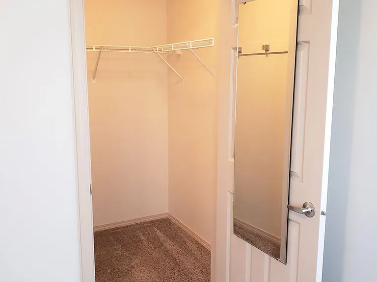 1001 W Broadway Ave — Photo 12