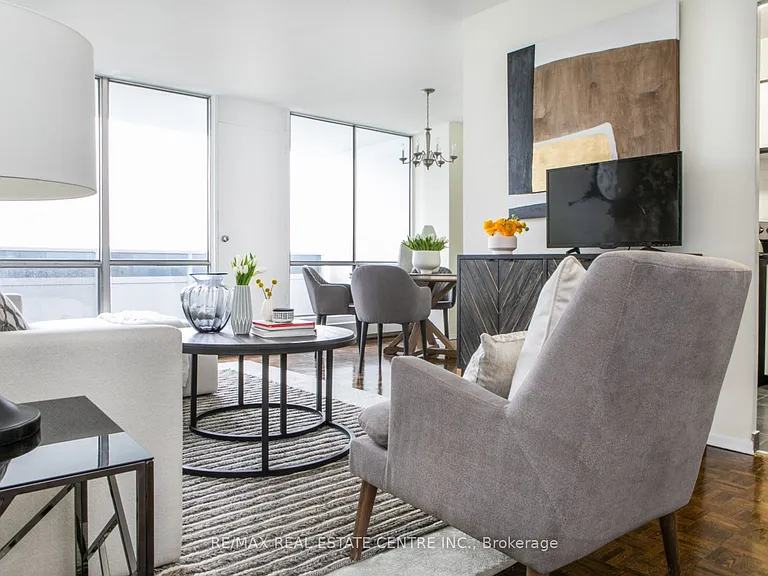 50 Graydon Hall Dr #212 — Photo 8