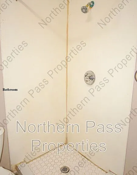 1111 N Cotton St #E — Photo 8