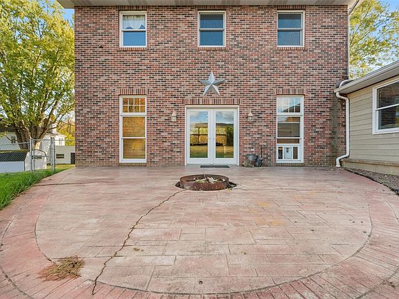4th image of 462 Fairlane Blvd