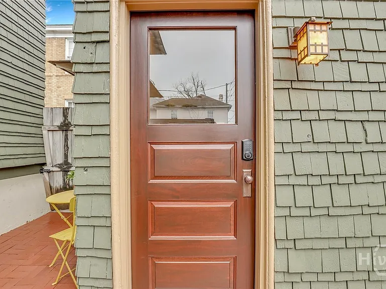 410 1/2 E Victory Dr #CARRIAGE HOUSE — Photo 2