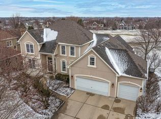 1652 Eagle Brook Dr, Geneva, IL 60134