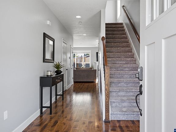 5th image of 3104 36th Ave SE