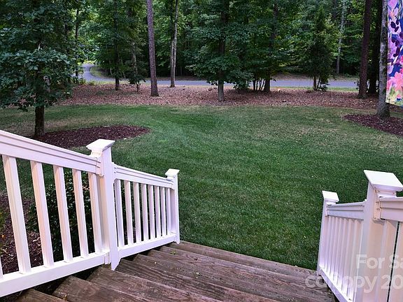 3rd image of 424 Carolina Dr