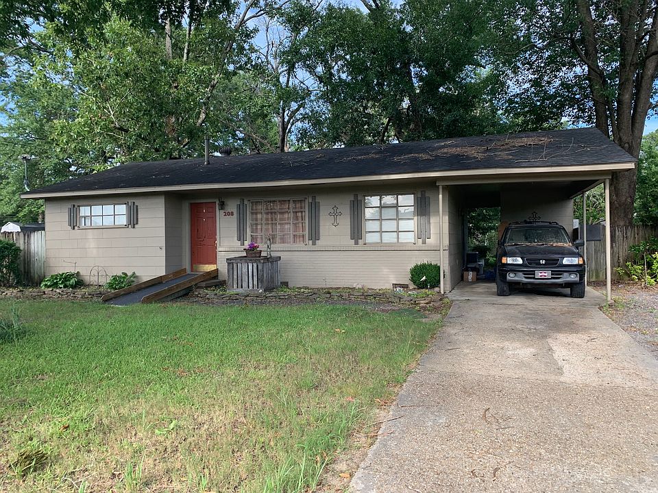 1st image of 208 Oak Park Dr