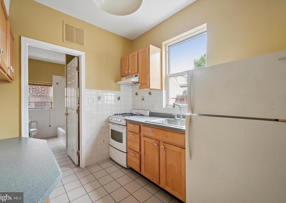 1st image of 519 S 17th St Floor 3