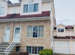 26 Willow Ln #B, Staten Island, NY 10306
