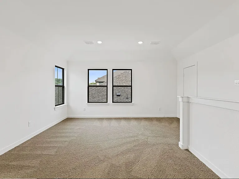 1111 Birchwood Ln — Photo 5