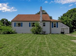 207 Harding Rd, Williamsville, NY 14221