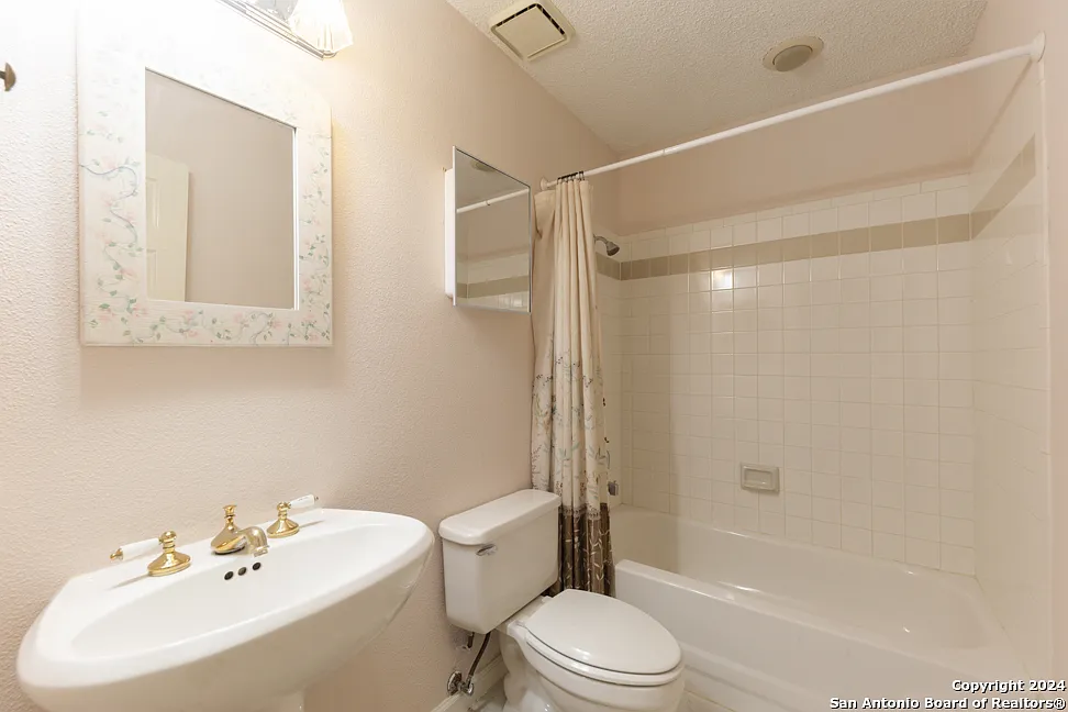 4 bed, 2469 sqft, $2,300 — Photo 3