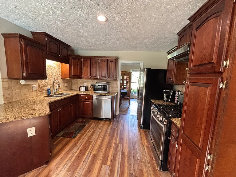 468 Derby Ln — Photo 5