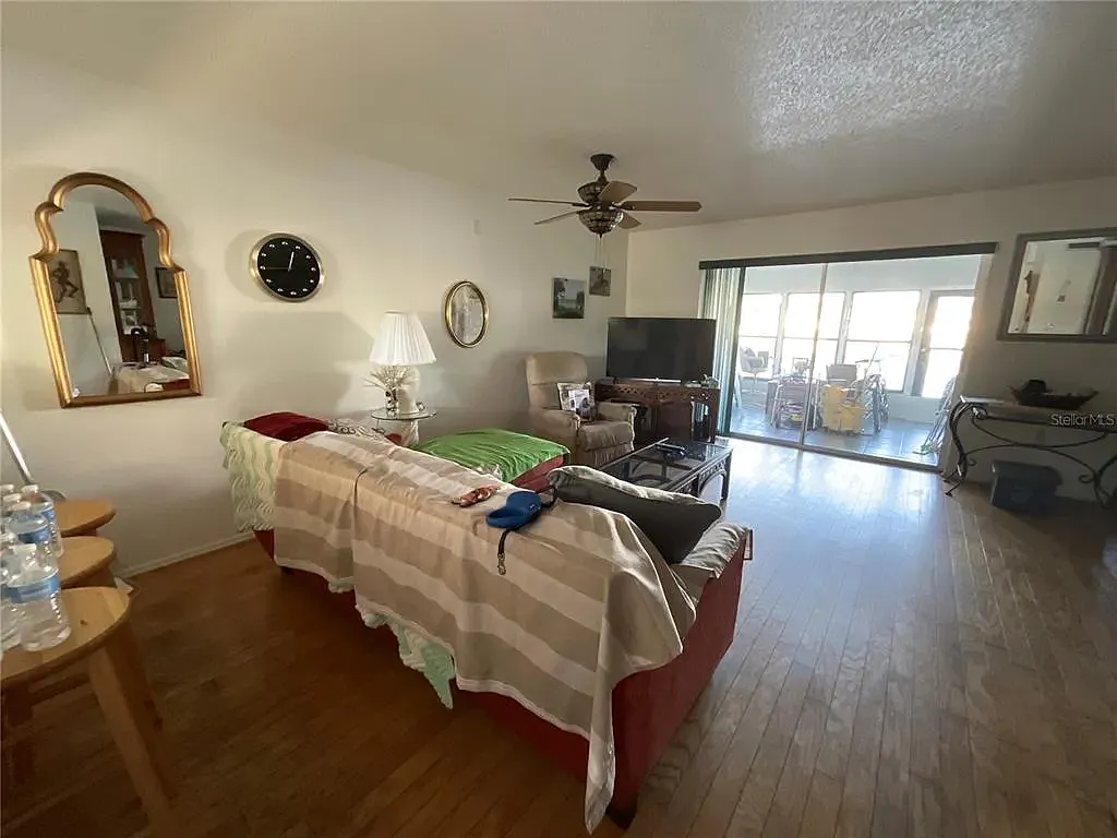 2 bed, 1114 sqft, $1,400 — Photo 4
