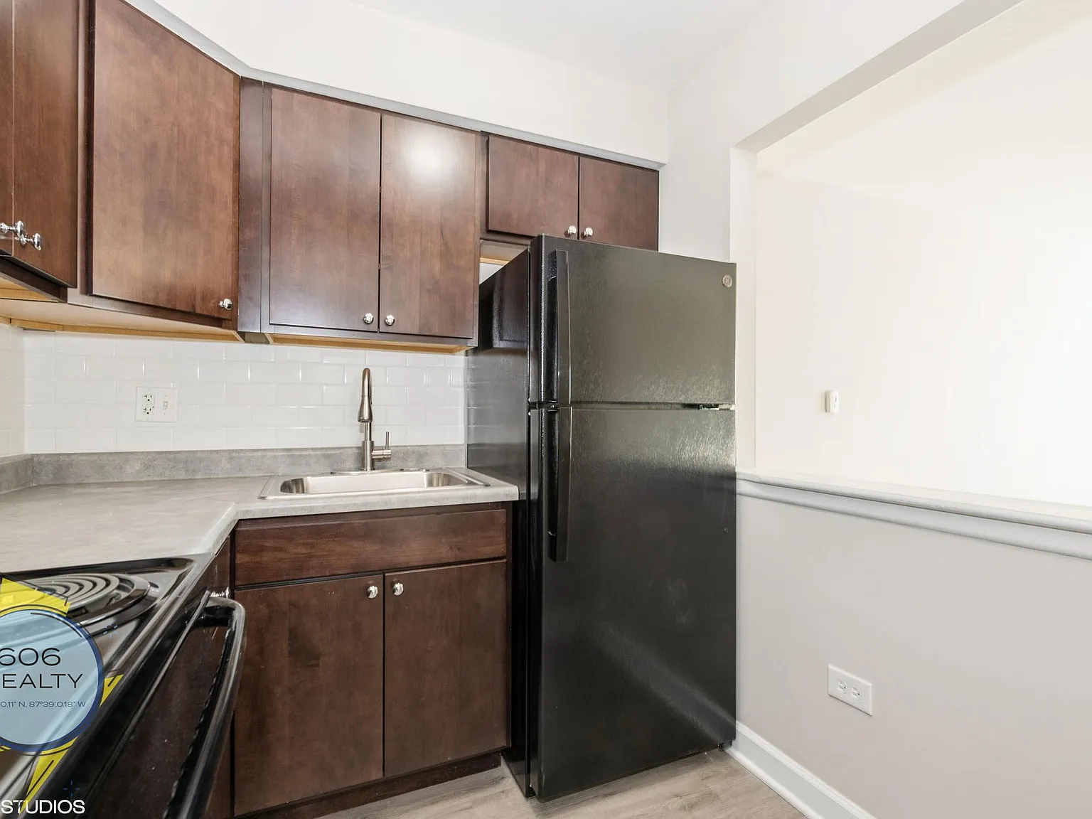Elmwood Tower Apartments! — Photo 4