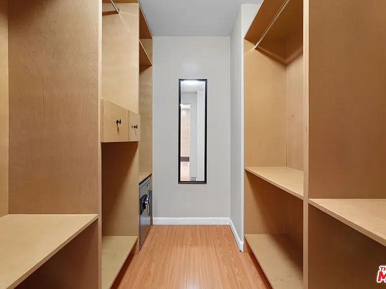 1743 S Barrington Ave — Photo 14