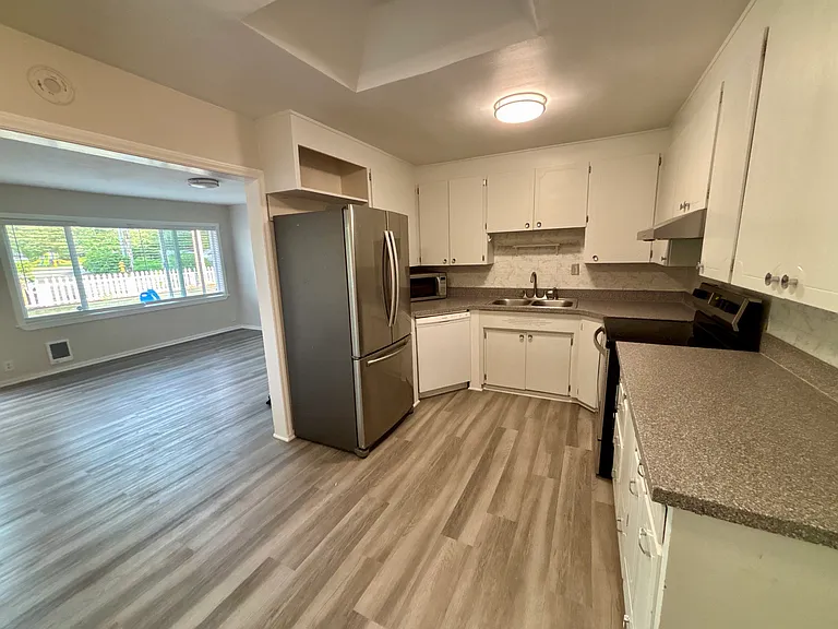 815 Edmonds Ave NE — Photo 5