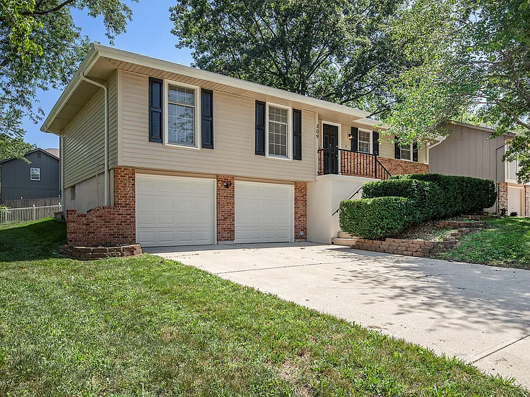 309 SE Brownfield Dr — Photo 25