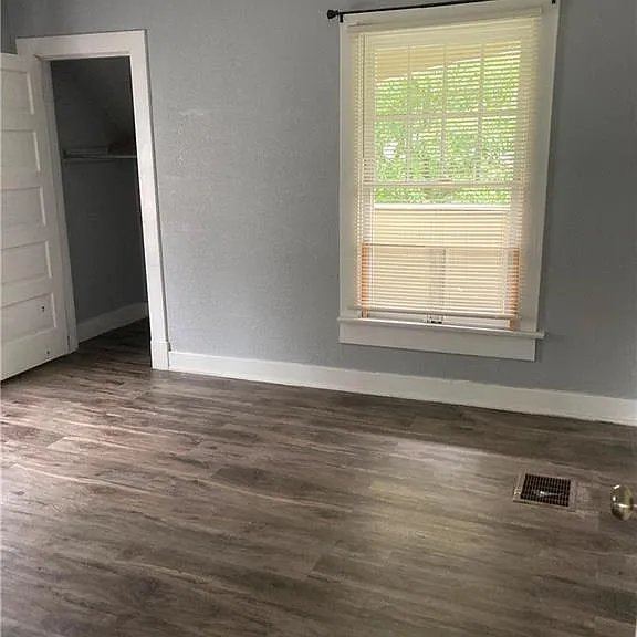 1001 E Stewart St — Photo 9